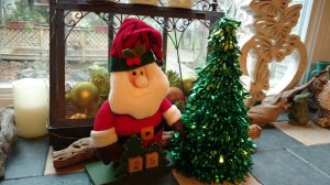 2016-santa-on-bay-window